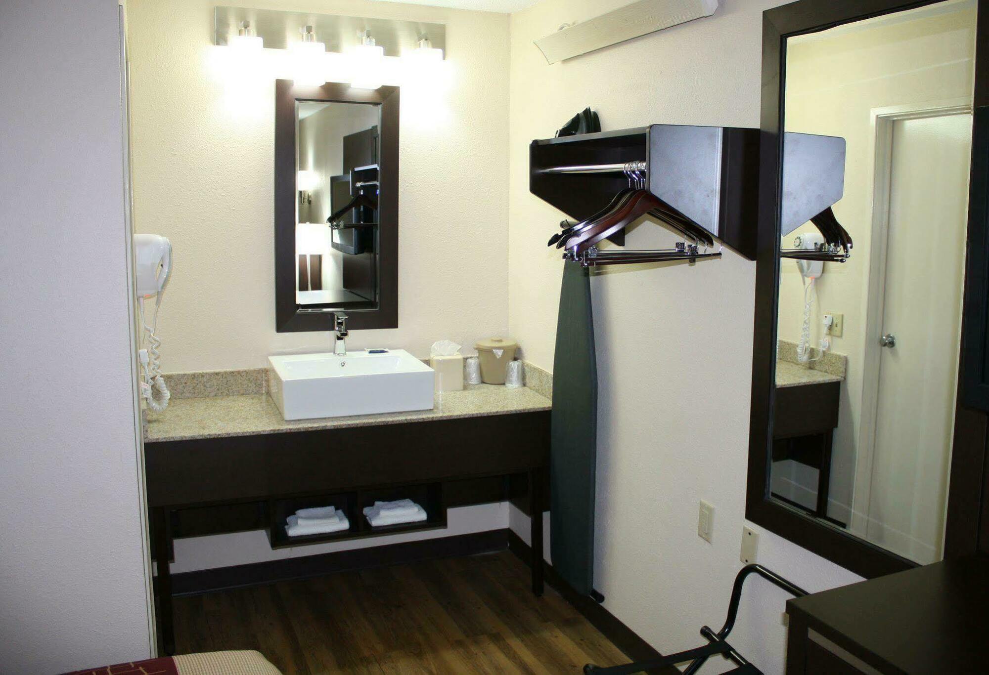 Red Roof Inn Plus+ Nashville Fairgrounds מראה חיצוני תמונה